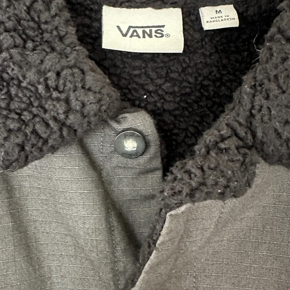 Vans Men's Charcoal Shirt Jacket with Black Sherpa Interior - Picture 4 of 6